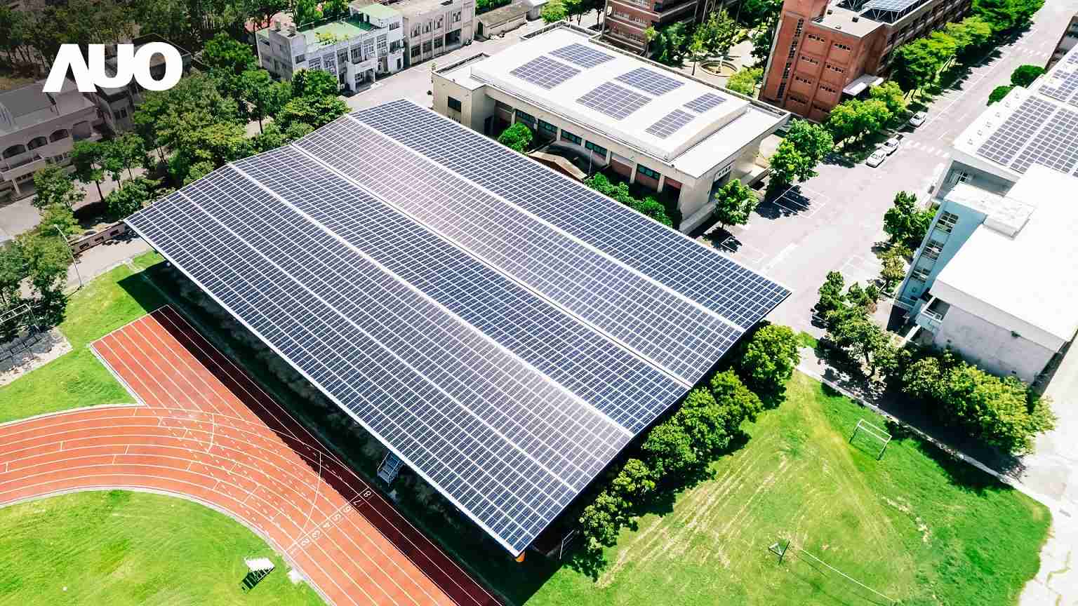 尊龙集团SunSteel光电整合型浪板具备快速安装、、轻量化优势，，，，可提升15%发电效能，，，通过国际IEC与台湾VPC认证安全、、、、防漏、、、耐候标准