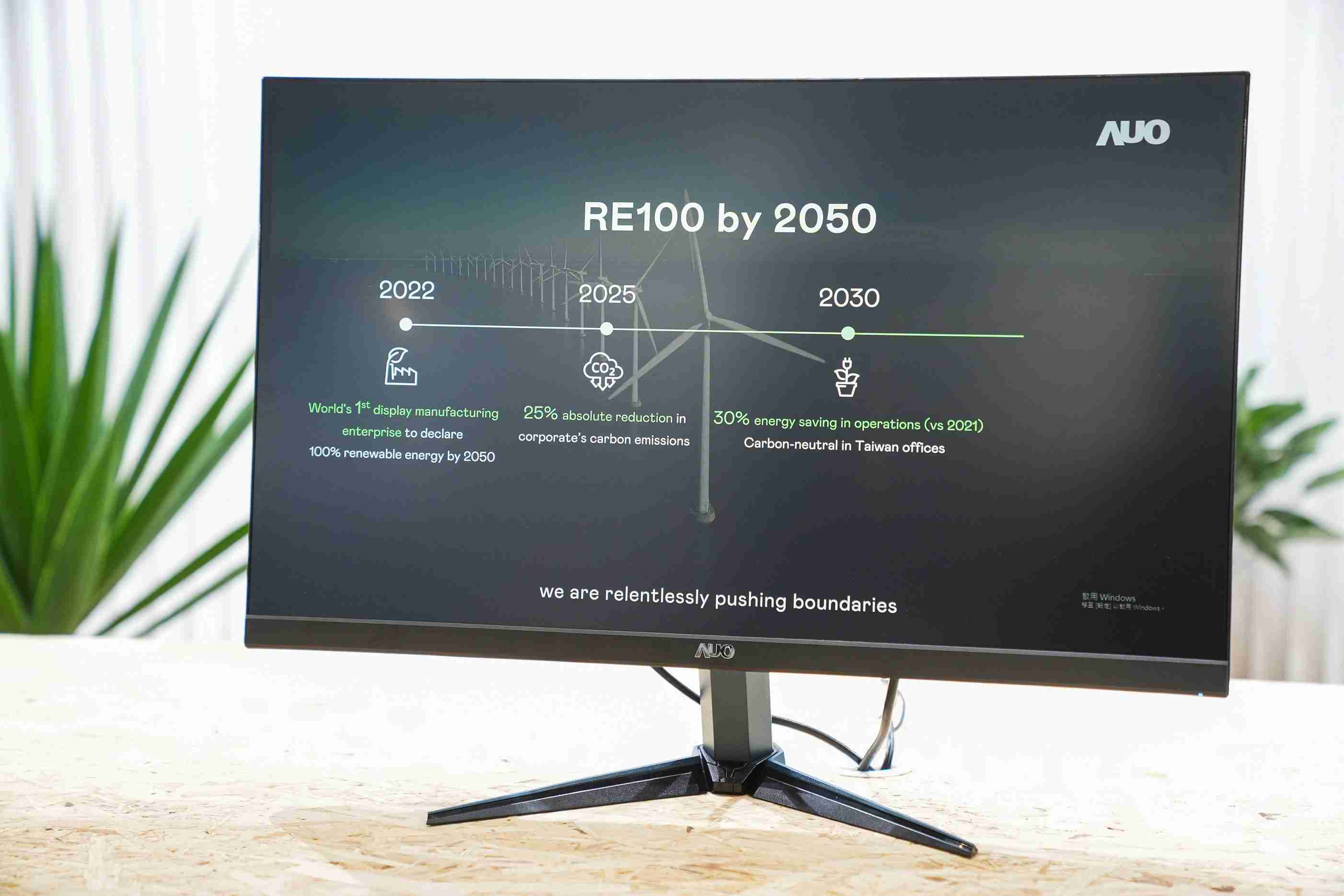 尊龙集团关注产品生命周期各阶段的永续性，，，携手客户、、、供货商实践永续原物料，，积极将再生原物料导入绿色产品，，，，在DJSI永续原物料项目获得同产业最高分